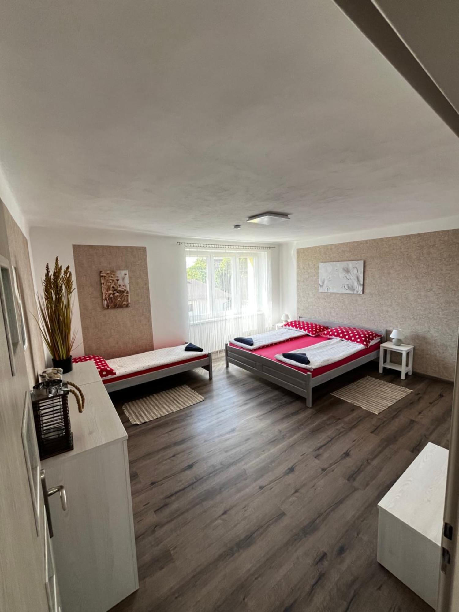 Apartmany Polepy Buitenkant foto
